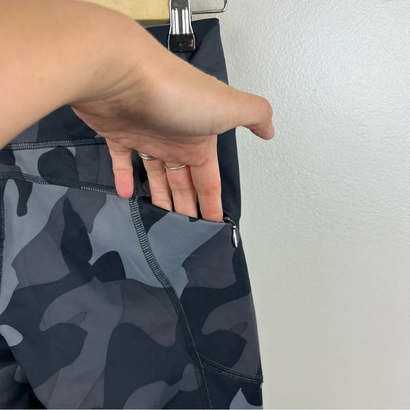 Athleta Camo Contender 7/8 Tight Leggings Size XS Workout Running Athletic Gray - Picture 9 of 11